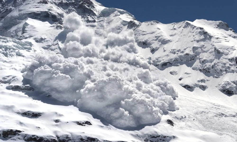 ΗΠΑ: Χιονοστιβάδα «καταπίνει» δύο άνδρες - Βίντεο σοκ